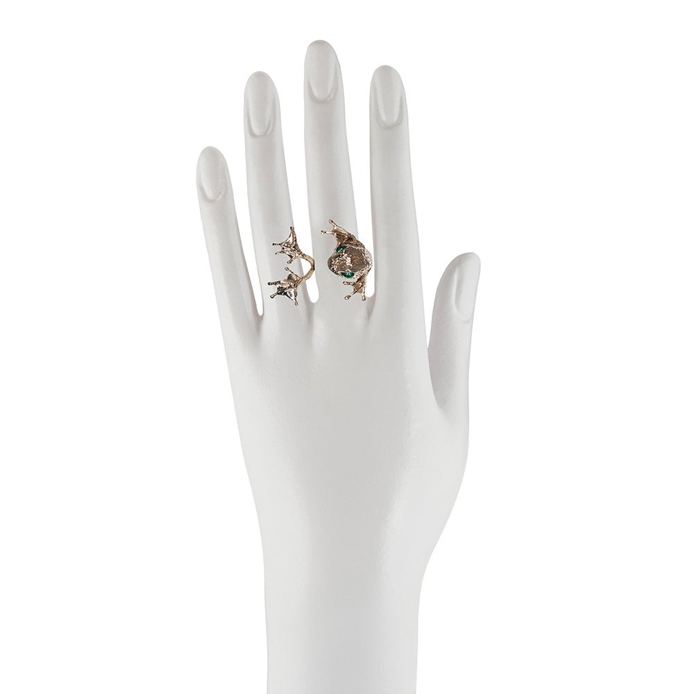 Bronze clinging frog ring - Bernard Delettrez | rings