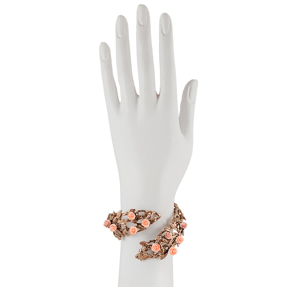Bronze leafy cuff bracelet with pale pink resin roses - Bernard Delettrez | bracelets